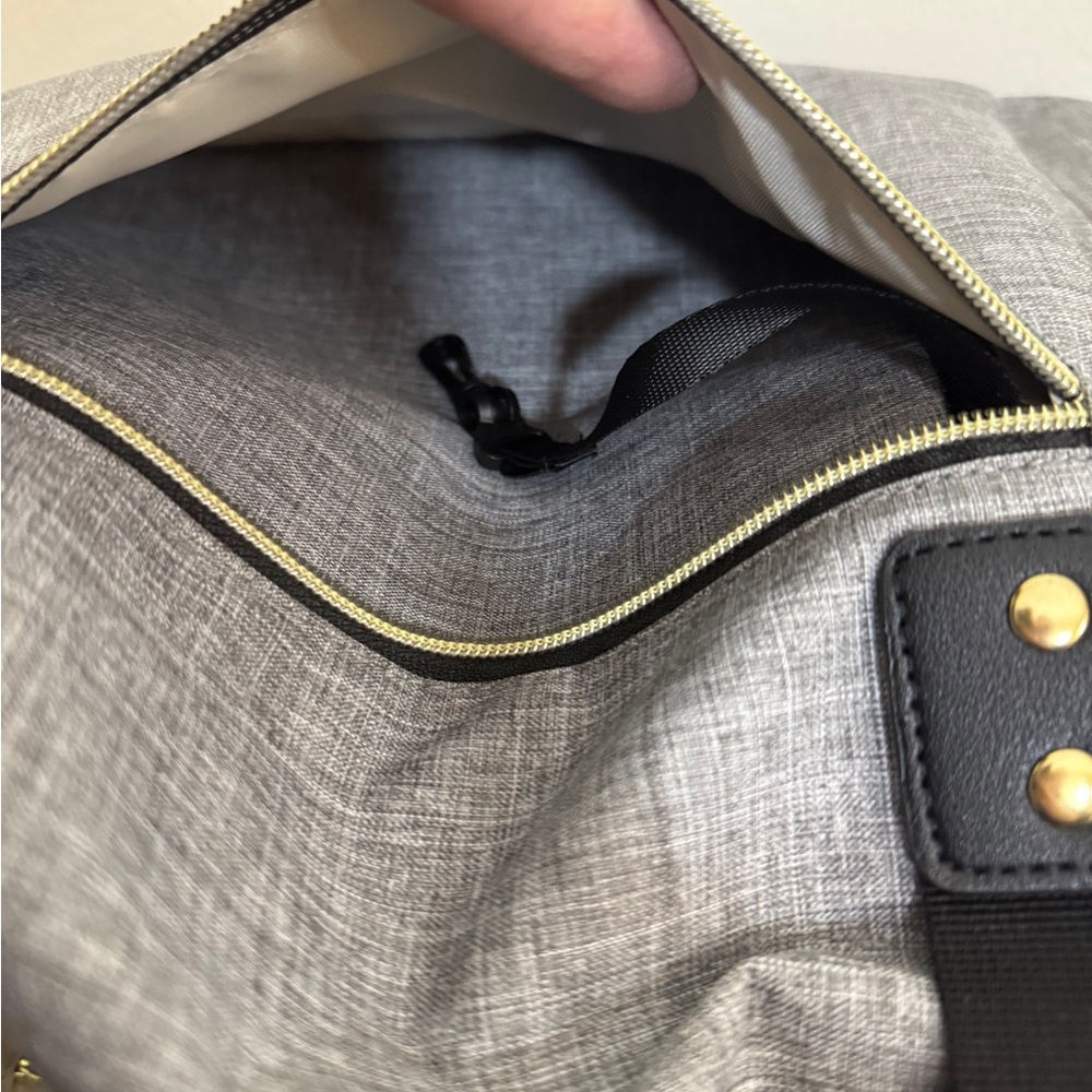 HaloVa Gray Baby insulated Bag also has strap for shoulder or crossbody - Picture 16 of 16